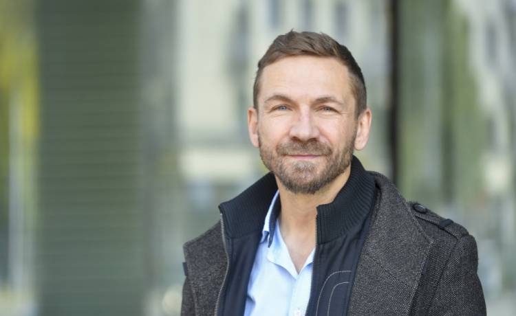 Przemek Kossakowski ujawnia, jaki jest stan zdrowia uczestnika. Tragedia w "Down The Road"