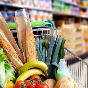 Zapłacimy mniej za jedzenie? 0-procentowy VAT na żywność. Minister finansów odpowiada!