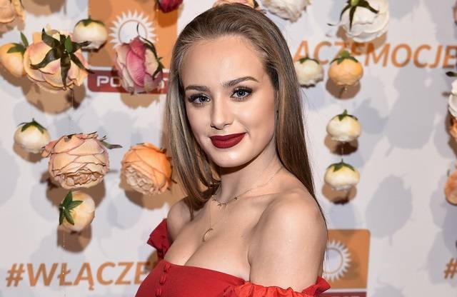 Wiktoria Gąsiewska w sukni ślubnej! Aktorka i Adam Zdrójkowski niebawem się pobiorą? 