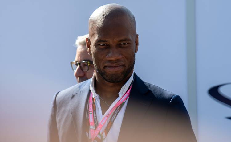 Drogba nie przystał na prośbę młodzieńca, który chciał mieć z nim wspólne zdjęcie. Po 10 latach postanowił spłacić swój dług