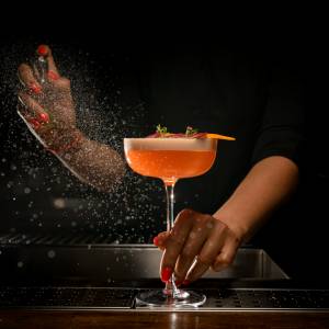 Nie doczytała ceny drinka. Rachunek zwalił ją z nóg 