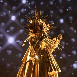 "Mask Singer". Słońcem jest...? Internauci próbują to odgadnąć!