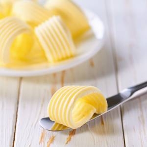 Czy margaryna jest zdrowa? Ekspertka wyjaśnia, kto nie powinien po nią sięgać