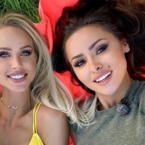 Marta i Patrycja z "Gogglebox" rozgrzały internautów: "Ale kociaki"! Duet pięknych przyjaciółek zniewala urodą [FOTO]