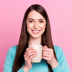 Boli Cię brzuch i walczysz z przejedzeniem? 5 ziół, które pomogą organizmowi w procesie trawienia