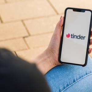 Wybierasz się na wesele? Ta funkcja Tindera może Cię zainteresować!