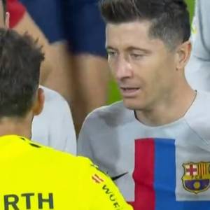 Robert Lewandowski z czerwoną kartką. Zszedł z murawy w 31. minucie. Co się stało?