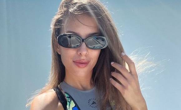 Ewa Chodakowska zmieniła kolor włosów i zrzuciła ubrania. Nie krępował jej obiektyw [WIDEO]