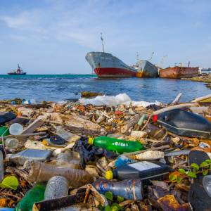Tony plastiku zalały oceany... Powód: tworzywa sztuczne związane z pandemią