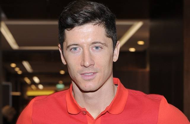 Robert Lewandowski wzruszająco o wsparciu rodziny: "To też puchary Ani i Klary"                         