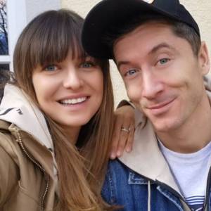 Anna i Robert Lewandowscy na wspólnej fotografii z wakacji. Gorący kadr zachwycił internautów!