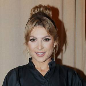 Magdalena Narożna "przyłapana" przez fotografa. Cekinowa suknia z głębokim rozcięciem przyciąga wzrok 