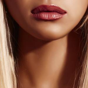 Ruszpunka istnieje?! 20-latka zapuszczała włosy od urodzenia, a dziś wygląda jak księżniczka! [WIDEO]