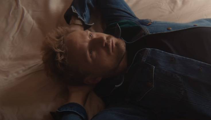 Paweł Domagała z utworem "Popatrz na mnie". Singiel promuje nową płytę! [WIDEO]