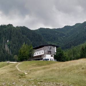 Tak wyglądała budowa jedynego hotelu górskiego w Polsce! Zdjęcia sprzed 85 lat to unikaty [FOTO]