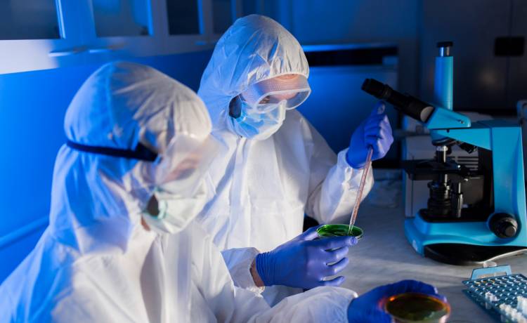 "Nie jest to koniec pandemii". WHO o nowych wariantach Covid-19. "Wirus ewoluuje"