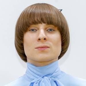 Nie uwierzycie, jak Ralph Kaminski wygląda bez peruki. Taki widok to rzadkość! [FOTO]