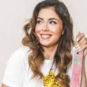 Klaudia Halejcio w obcisłej sukience. Aktorka podkreśliła ciążowe krągłości. Przypadkowo zdradziła płeć dziecka?