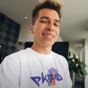 Friz pozuje bez koszulki! Youtuber pokazał gorący kadr prosto z parkietu. "Po prostu Michael Jordan!" [FOTO]