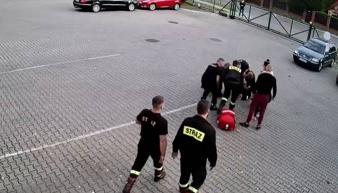 Gdyby nie oni, niemowlę już by nie żyło. "Ciary na ciele. Łzy w oczach". Bohaterska postawa strażaków z Gdańska! [WIDEO]