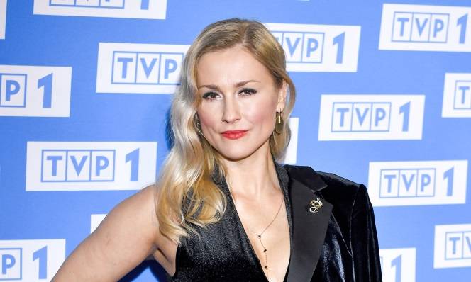 Sylwia Juszczak zniewala! Czerwona sukienka podkreśla wdzięki aktorki [FOTO]