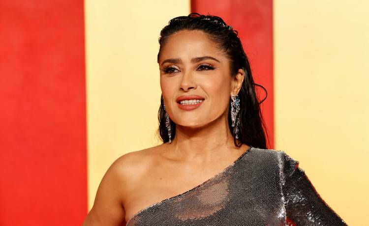 "Jak piękna łyżka w talerzu białego ryżu". Salma Hayek nie przestaje zaskakiwać! [FOTO]