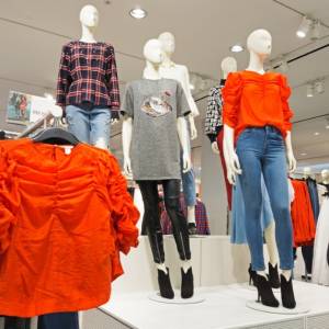 Popularna sieciówka zamknie kilkadziesiąt sklepów! To skutek koronakryzysu