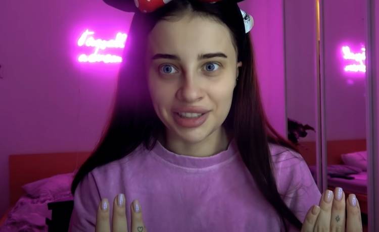 Fagata kusi w czerwonej bieliźnie! "Jak to jest być ideałem?" [FOTO]