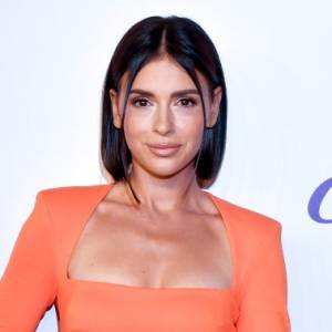 Klaudia Halejcio pozuje w bikini na Malediwach. Uwaga internautów skupia się na kimś innym! [FOTO]