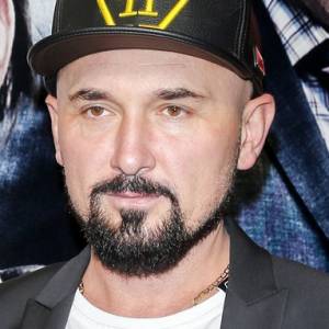 Patryk Vega tak szczupły nie był nigdy. Niknie w oczach!