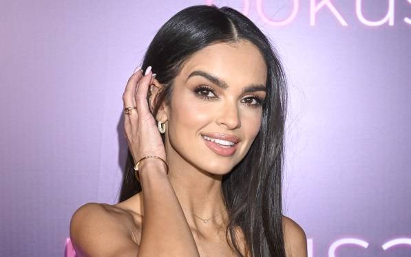 Klaudia El Dursi odsłoniła ciało. Tak pozowała w stroju kąpielowym. "Ikona piękna" [FOTO]