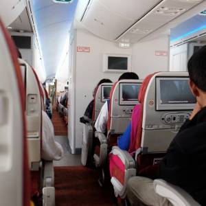 Indie. Para ominęła obostrzenia i wzięła ślub w samolocie. Na pokładzie było ponad 160 gości