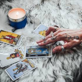 „Żyjący Nostradamus” ostrzega przed rokiem 2026. Oto 10 najbardziej niepokojących prognoz Athosa Salome