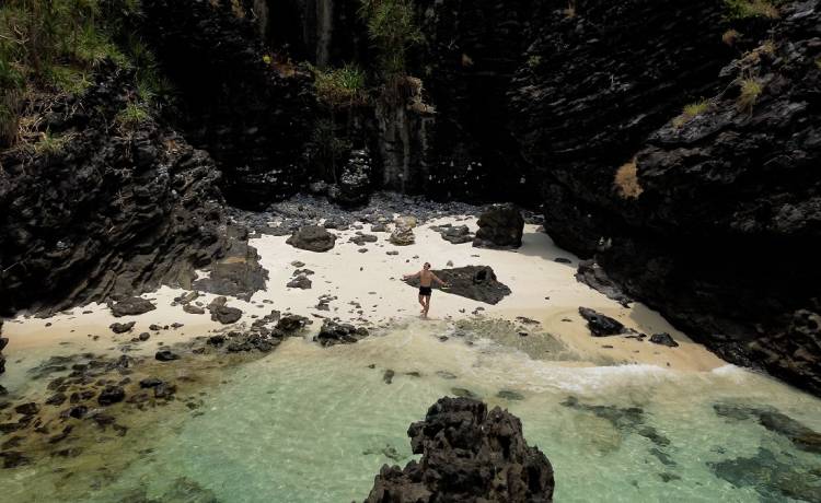 Jego łódź uległa awarii, a on sam utknął na bezludnej wyspie. Po 3 dniach uratowała go straż [FOTO]
