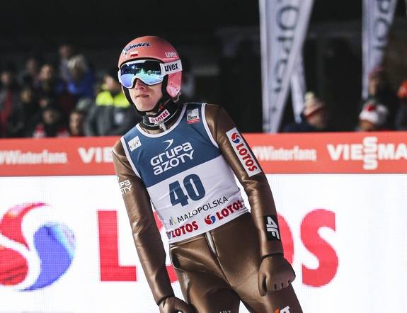 Puchar Świata w skokach narciarskich w Zakopanem: Czwarte miejsce Polaków po pierwszej serii konkursu drużynowego                        