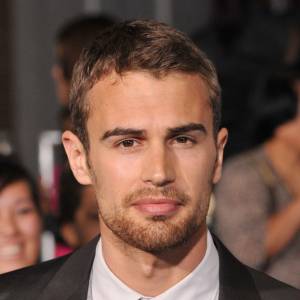 Gwiazdor znany z "Niezgodnej" zagra w "Fuze". Theo James stanie u boku Aarona Taylora-Johnsona