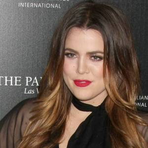 Khloe Kardashian niemal nago reklamuje buty! Przesadziła?