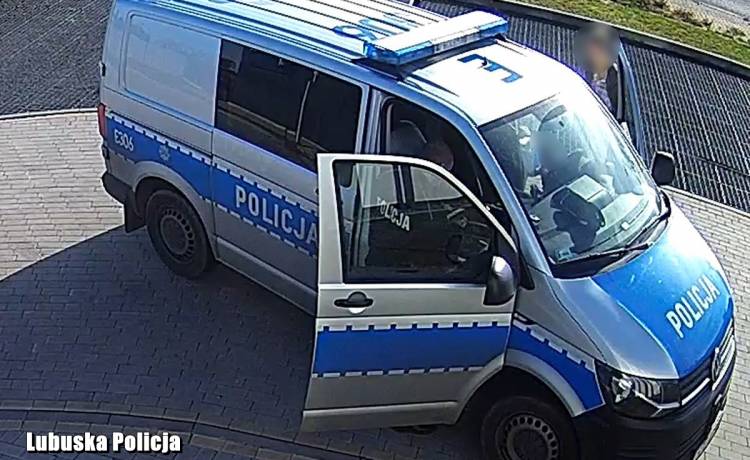 Dramatyczna walka o życie 3-latki. Policjanci uratowali jej życie [WIDEO]