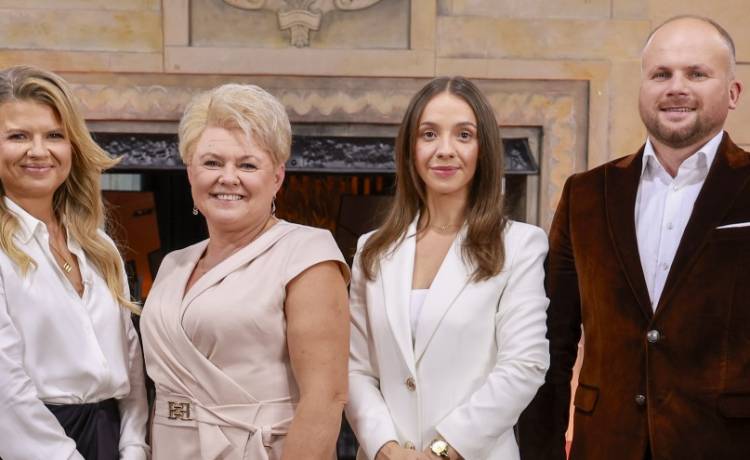 Marta Manowska i uczestnicy programu „Rolnik szuka żony”. Fot. AKPA