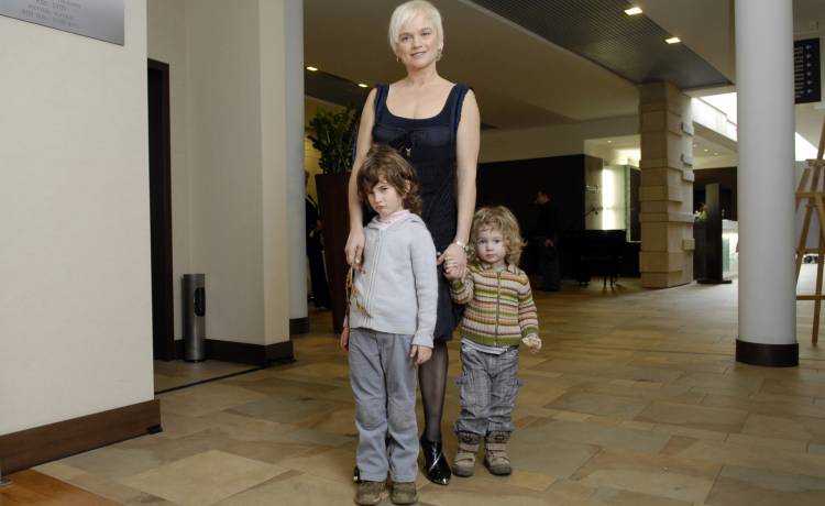 Katarzyna Figura z córkami w 2008 roku, fot. Niemiec/AKPA