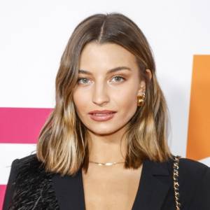 Julia Wieniawa zaszalała z kreacją. Od głębokiego dekoltu trudno oderwać wzrok! [ZDJĘCIE]