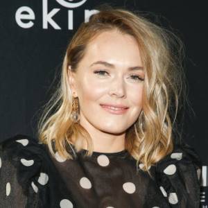 Pikantnie?! Aktorka "365 dni" tylko w rozpiętej koszuli. Intymne uniesienie jej służy [FOTO] 