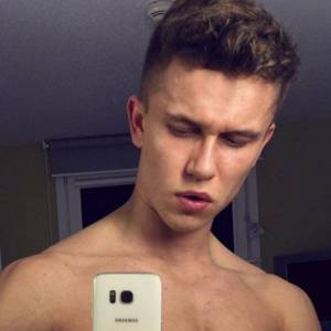 "Hotel Paradise 2". Łukasz Karpiński ofiarą brutalnego ataku! Uczestnik został pobity [FOTO]                             