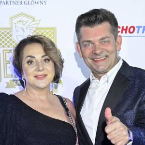 Danuta Martyniuk zaśpiewała z mężem przebój zespołu Akcent! Maciej Kurzajewski skomentował to krótko [WIDEO]