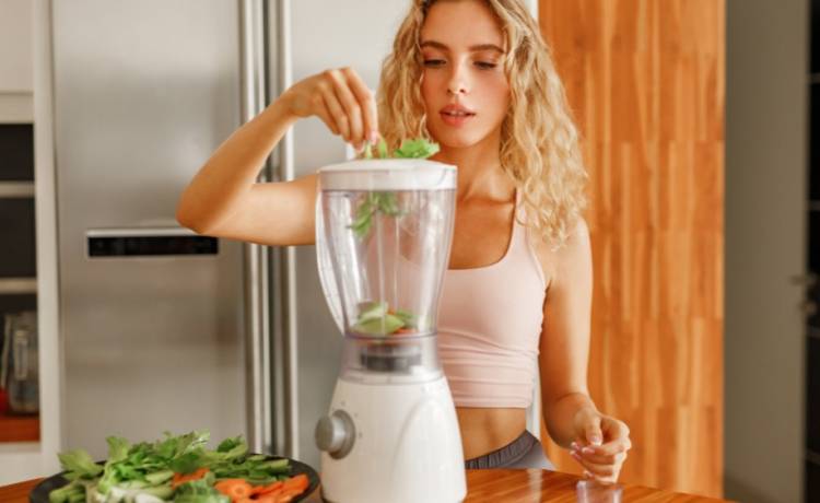 Domowy napój energetyczny. Sprawdź 4 proste i skuteczne przepisy! 