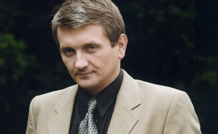 W serialu "Plebania" był bezwzględnym Januszem Traczem. Dariusz Kowalski nie zniknął z TV!