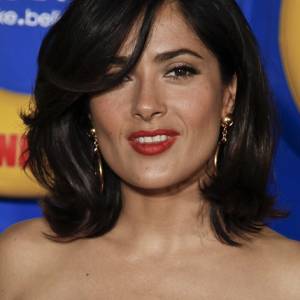 Salma Hayek jak ze "Słonecznego Patrolu". Aktorka w czerwonym stroju kapielowym robi furorę w sieci!