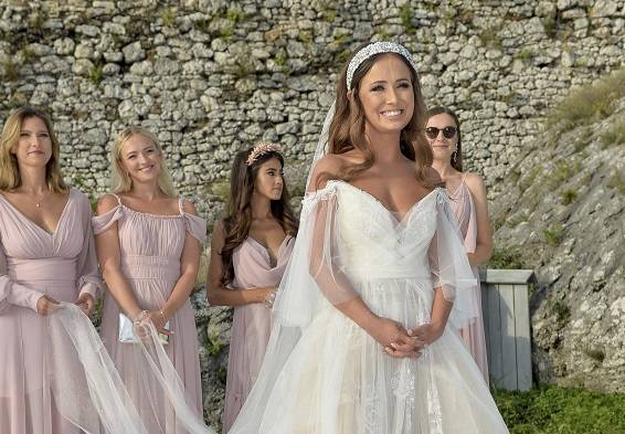 Gwiazda "Barw szczęścia" wzięła ślub! Agnieszka Mrozińska na swój ślub przyleciała helikopterem! [ZDJĘCIA]