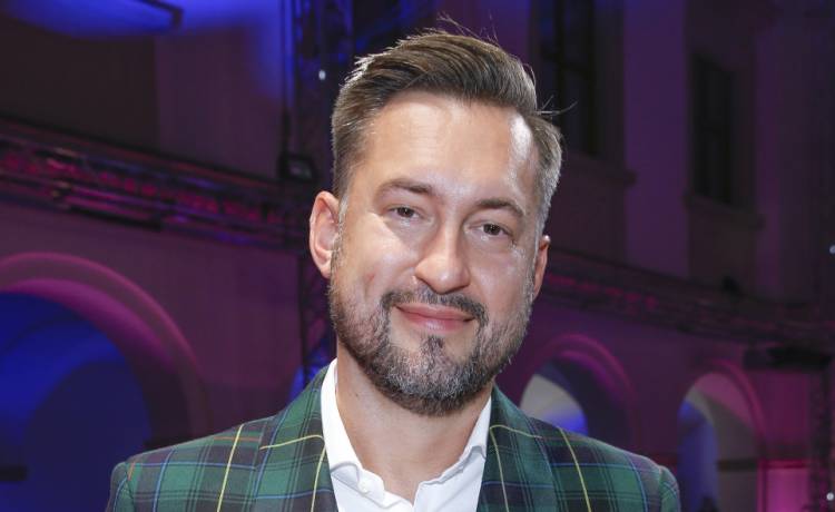 Marcin Prokop odsłonił tatuaże na zdjęciu bez koszulki. Pokazał, jak wypoczywa na Kaszubach