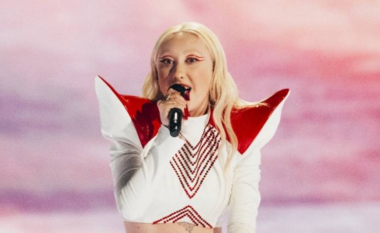 Luna przerwała milczenie. "Otworzyłam przed wami wszystkimi moje serce..."